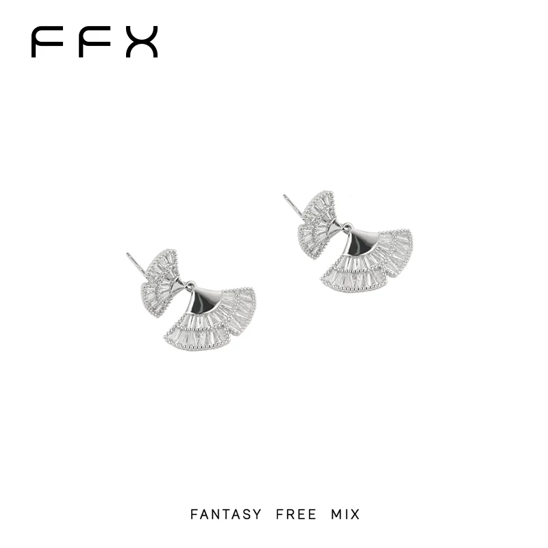 FFX ドレスモチーフピアス
