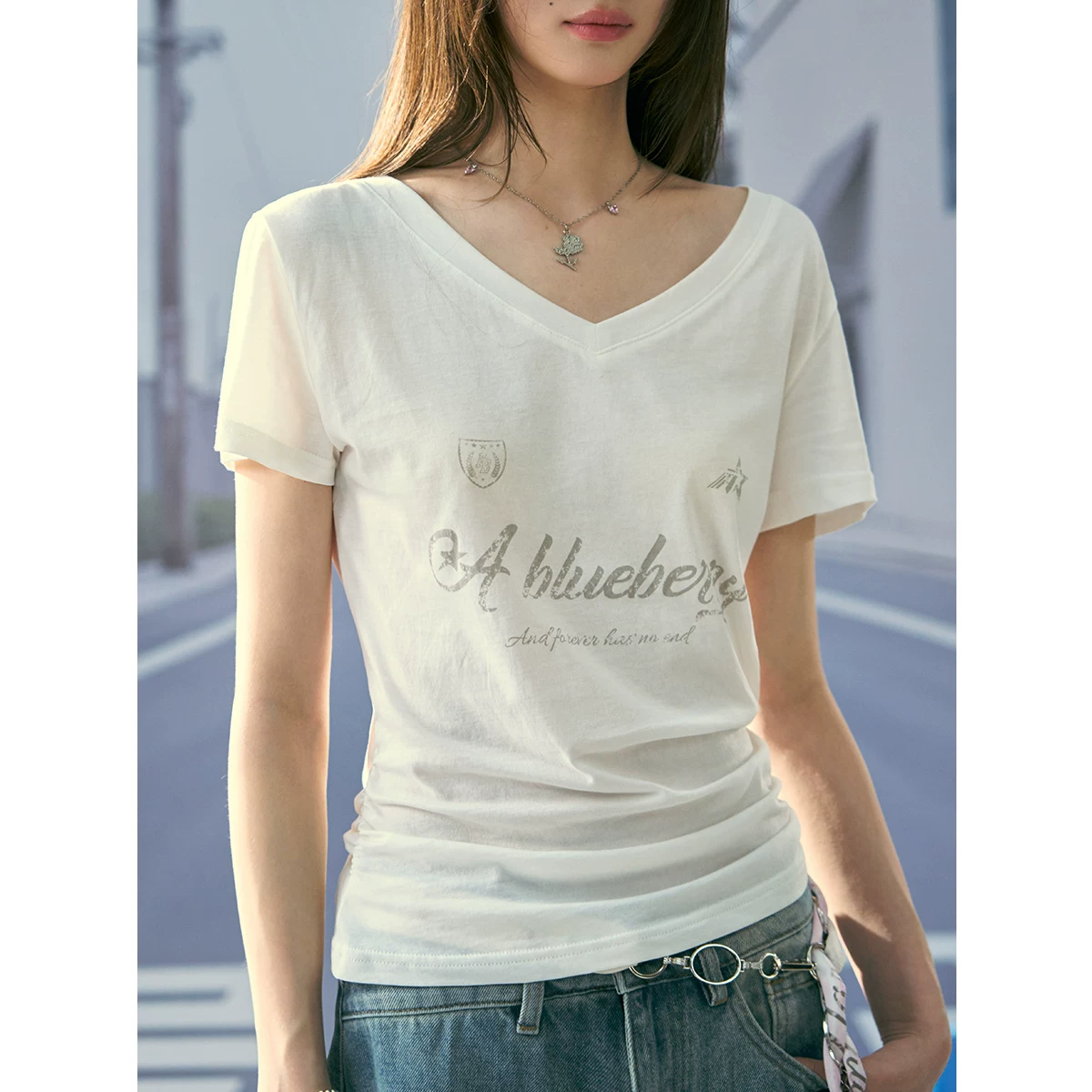 ablueberry VネックTシャツ