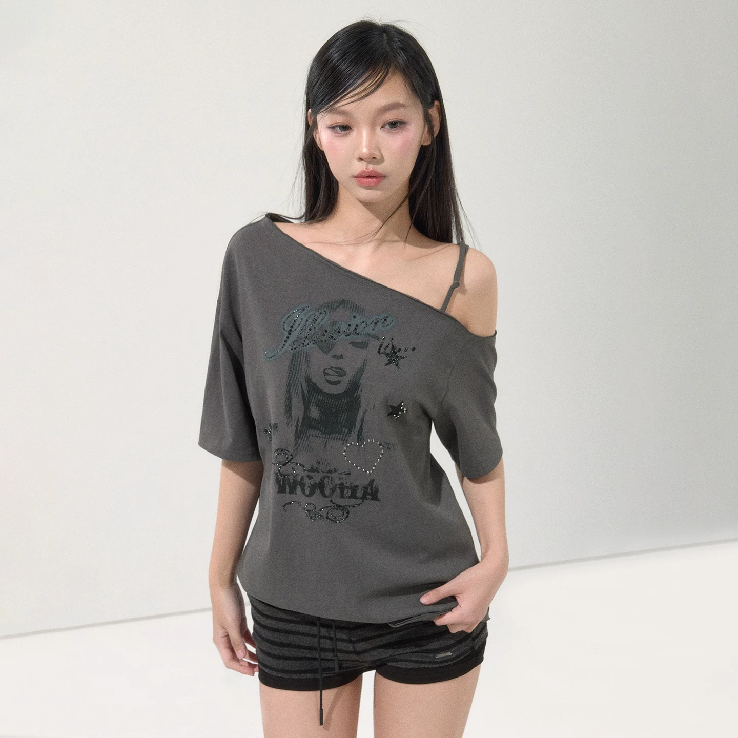 wooha プリントオフショルダーTシャツ