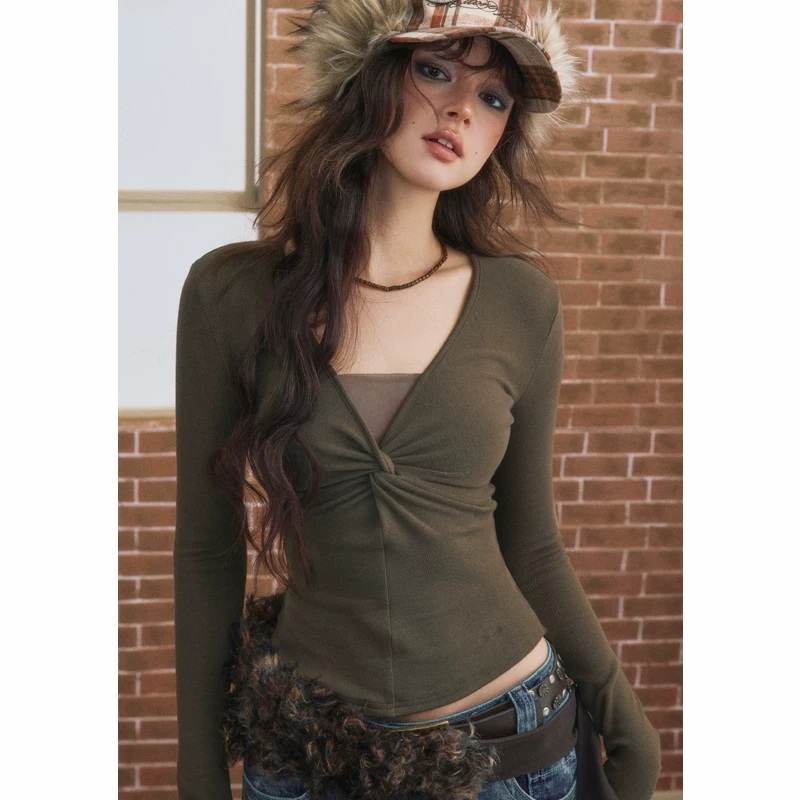 wooha VネックTシャツ