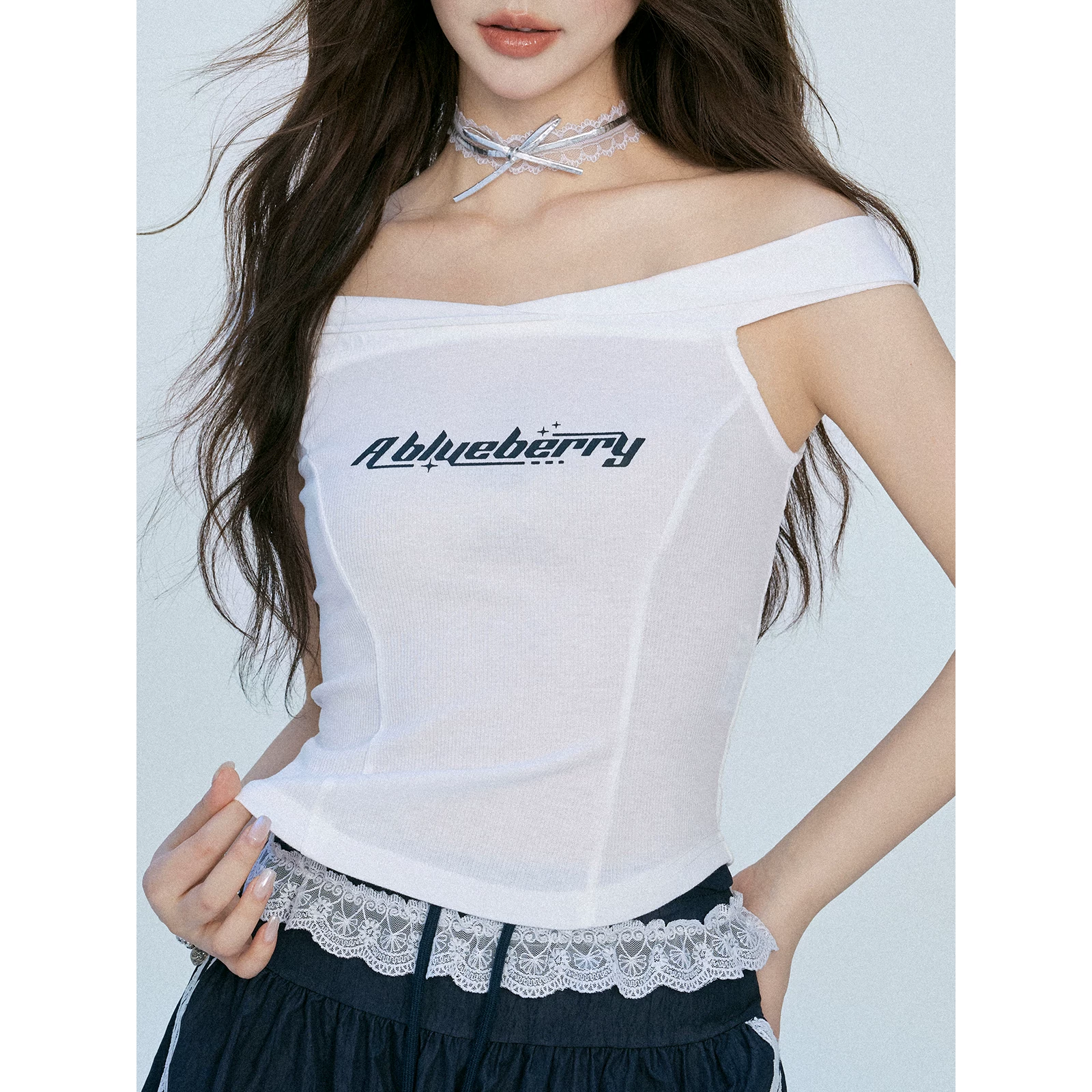 ablueberry プリントオフショルダーTシャツ