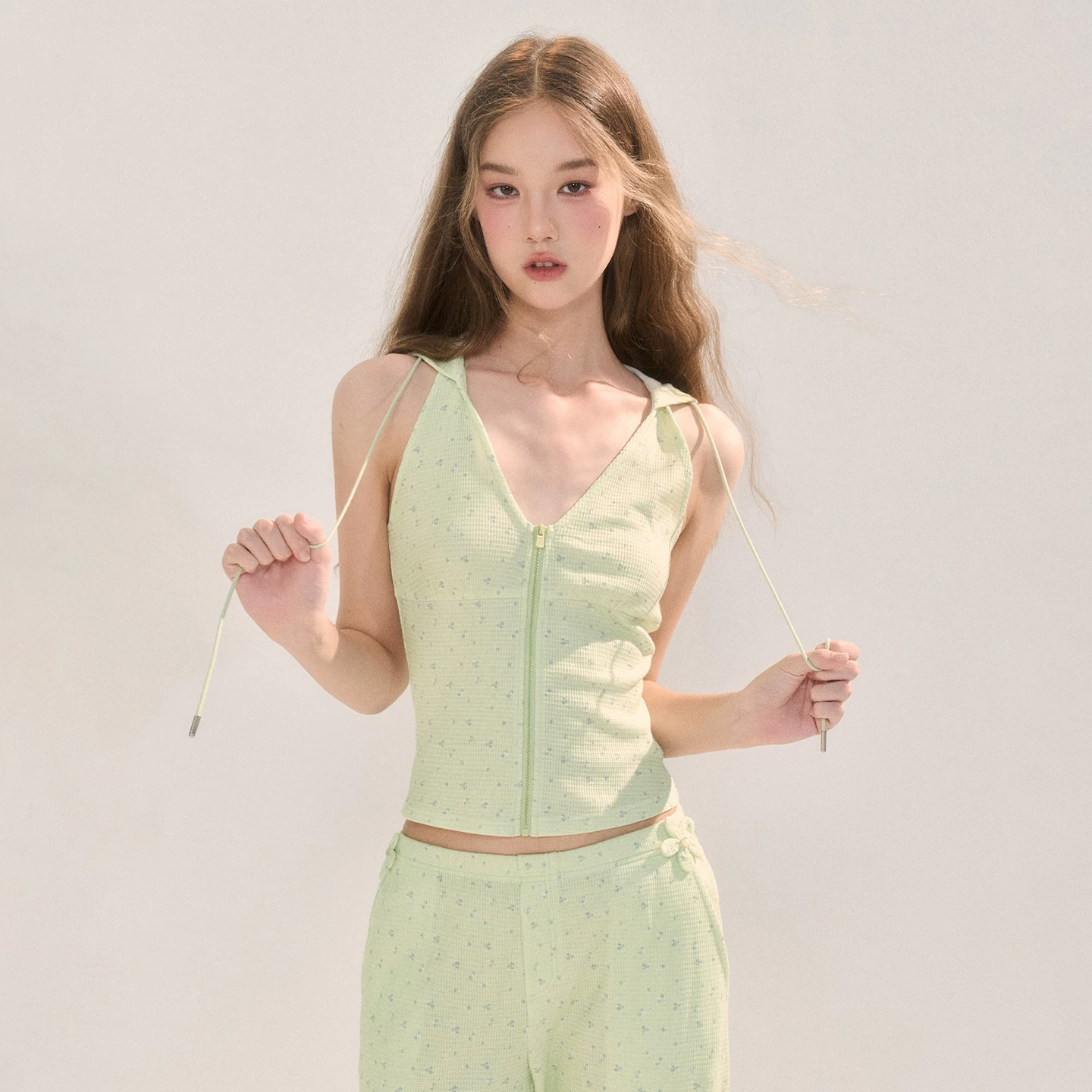 wooha 小花柄Vネックタンクトップ