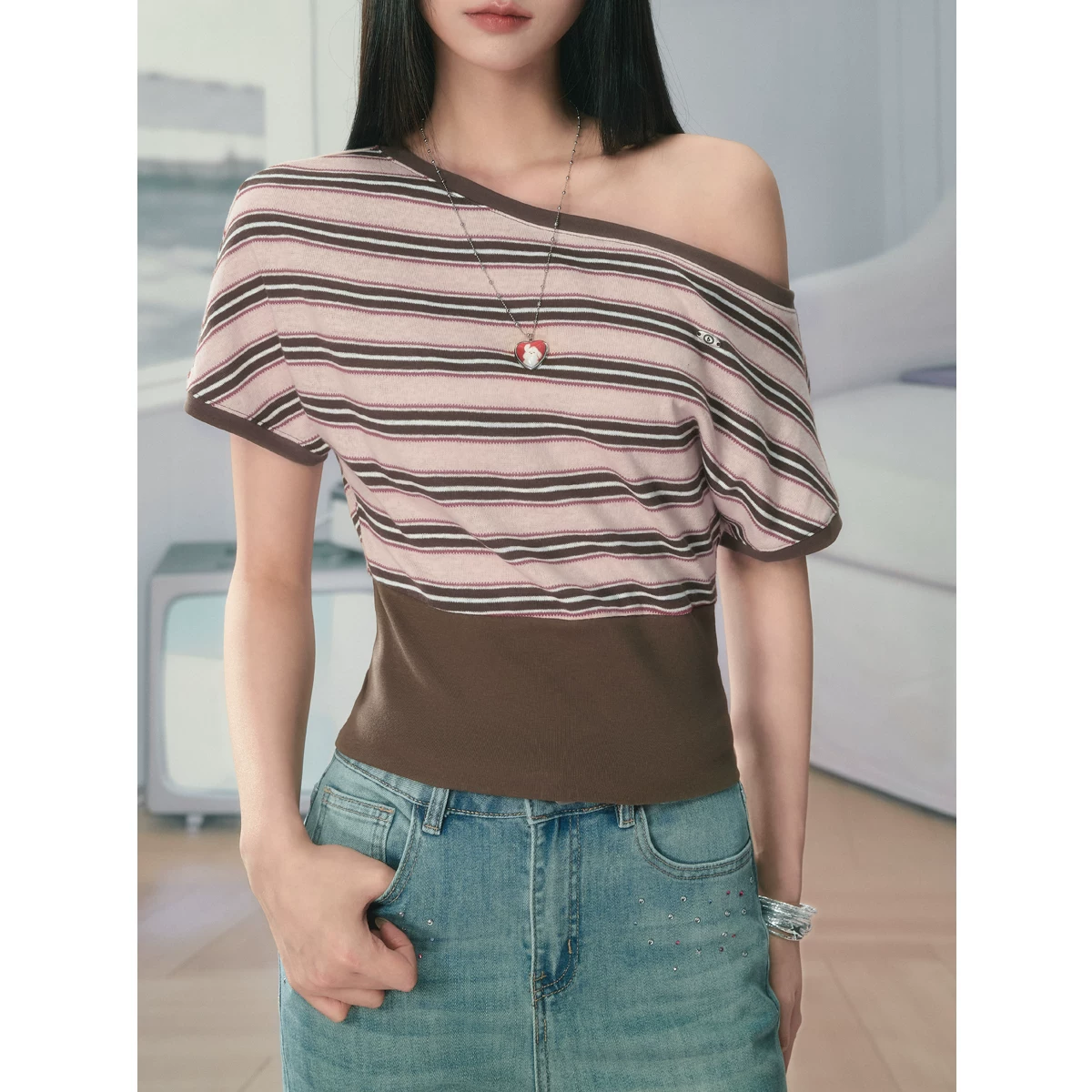 ablueberry ストライプ柄ワンショルダーTシャツ