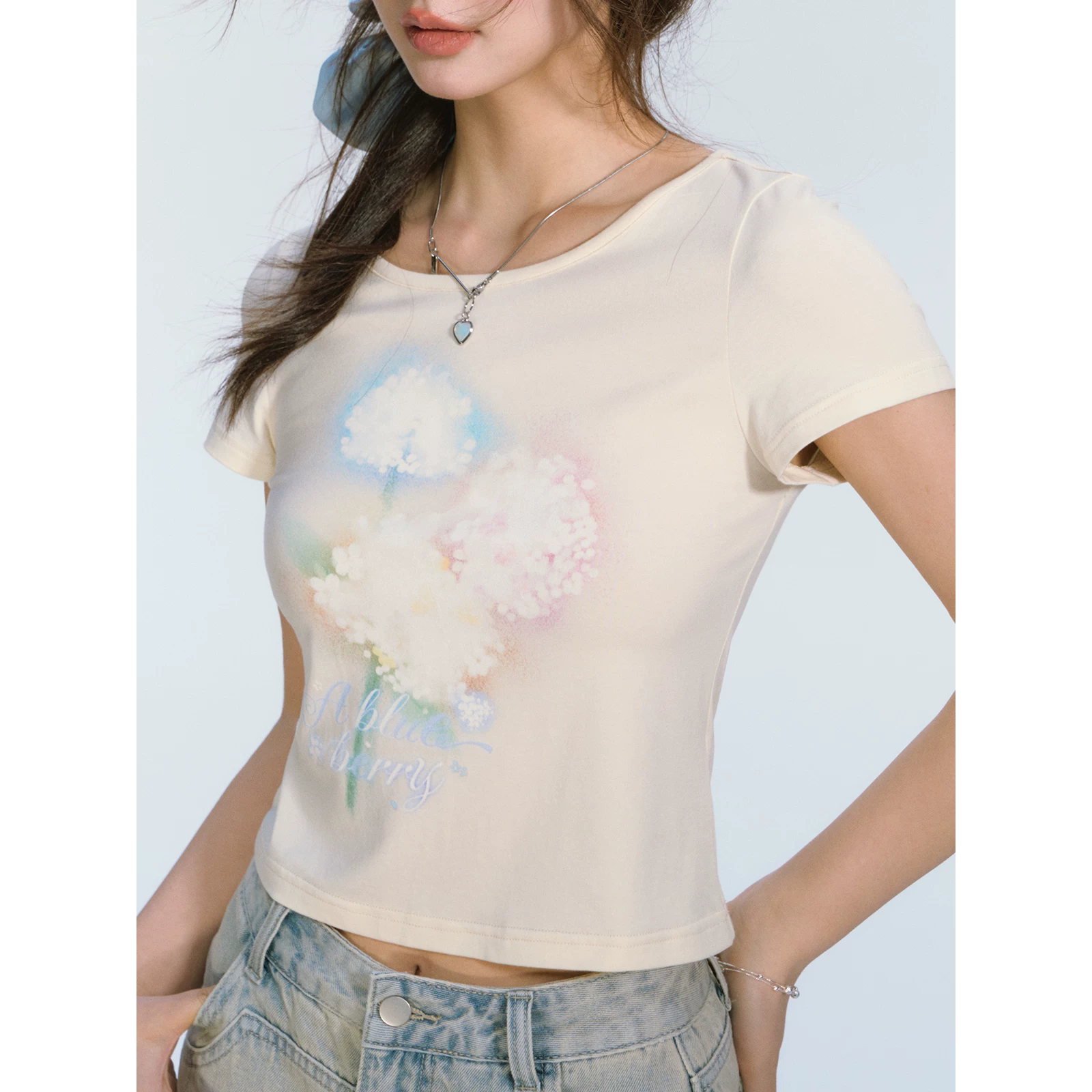 ablueberry プリントショート丈Tシャツ