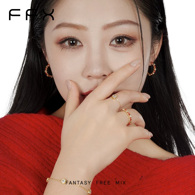 FFX レッドアクセントフープピアス