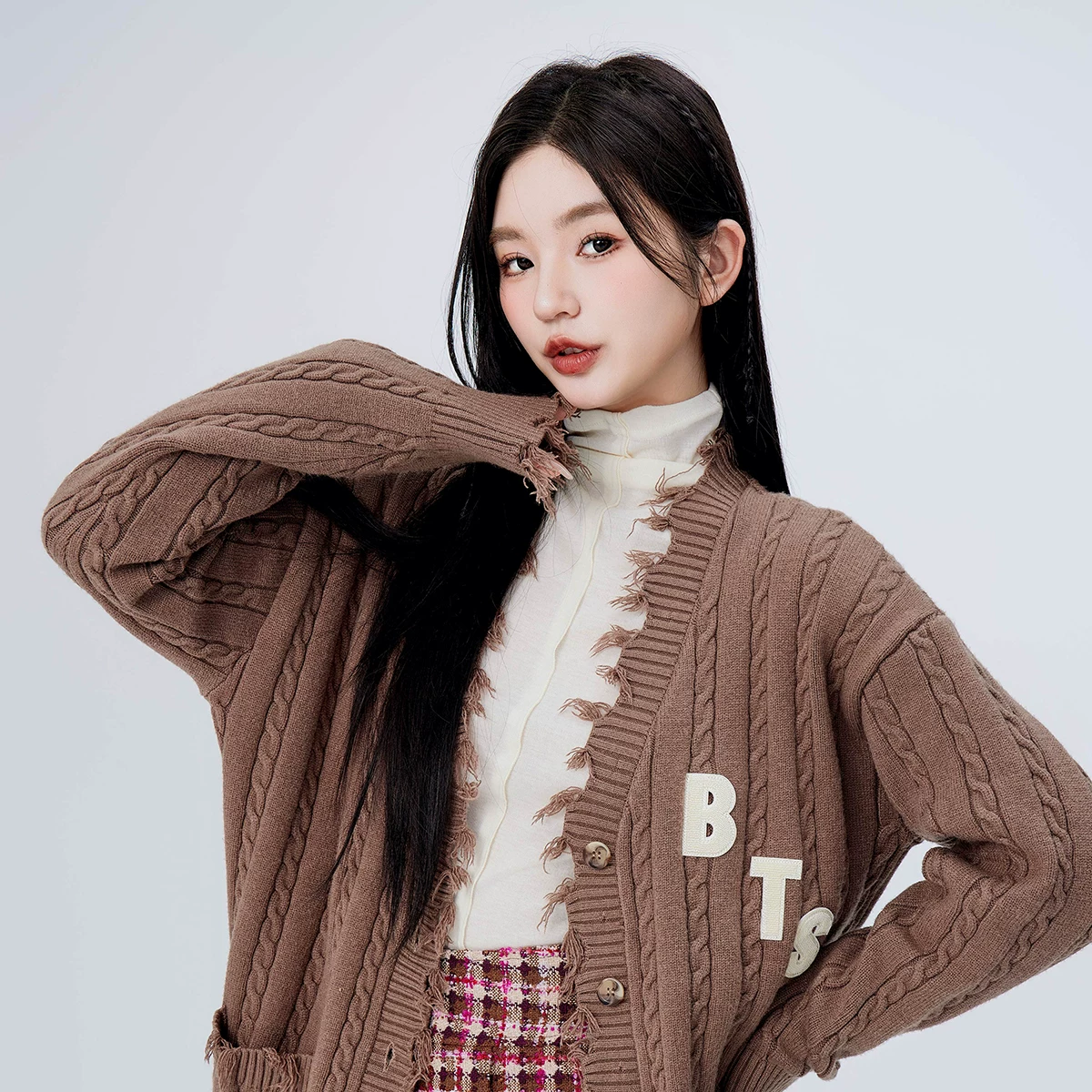 BETTERSAY 刺繍モックネックニット