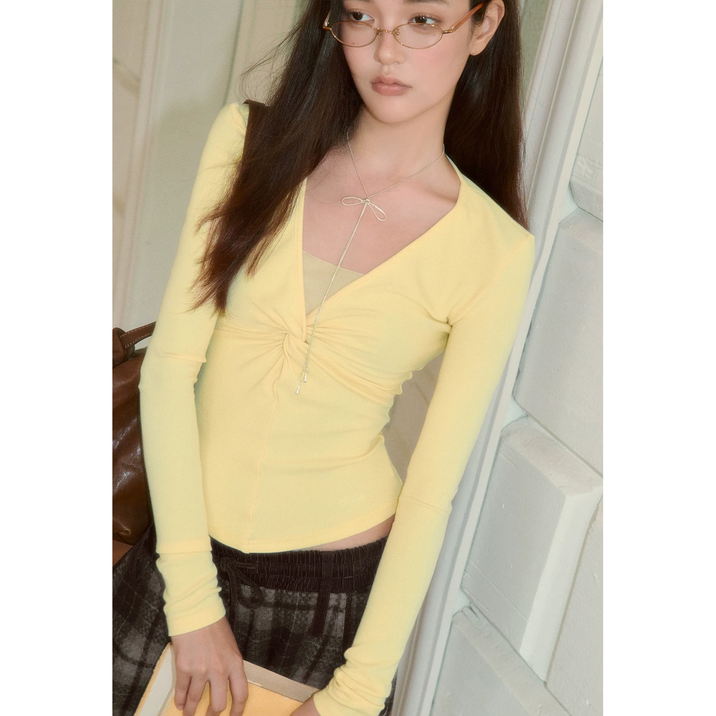 wooha VネックTシャツ