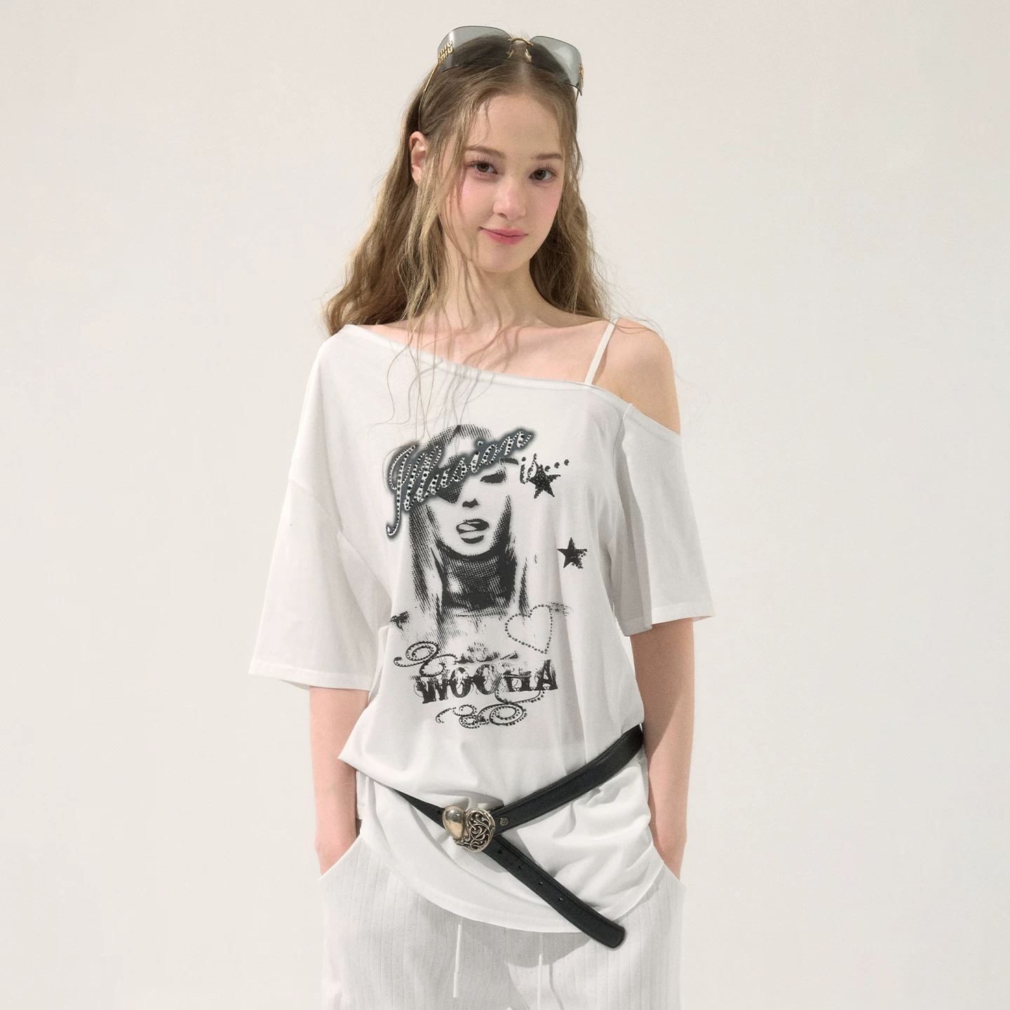 wooha プリントオフショルダーTシャツ