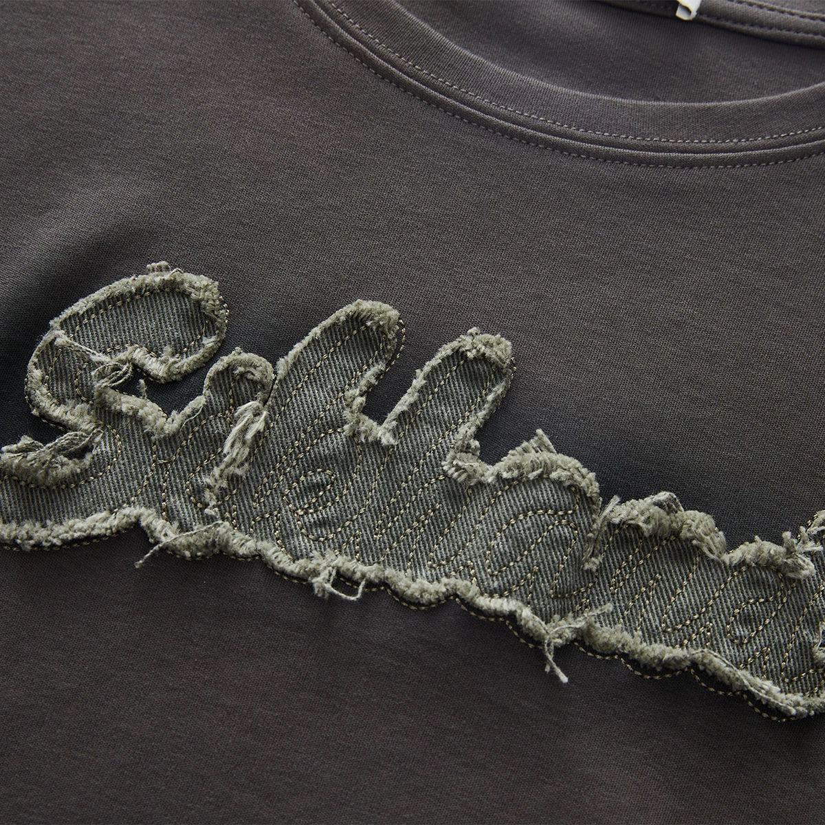 BETTERSAY 刺繍ショート丈Tシャツ
