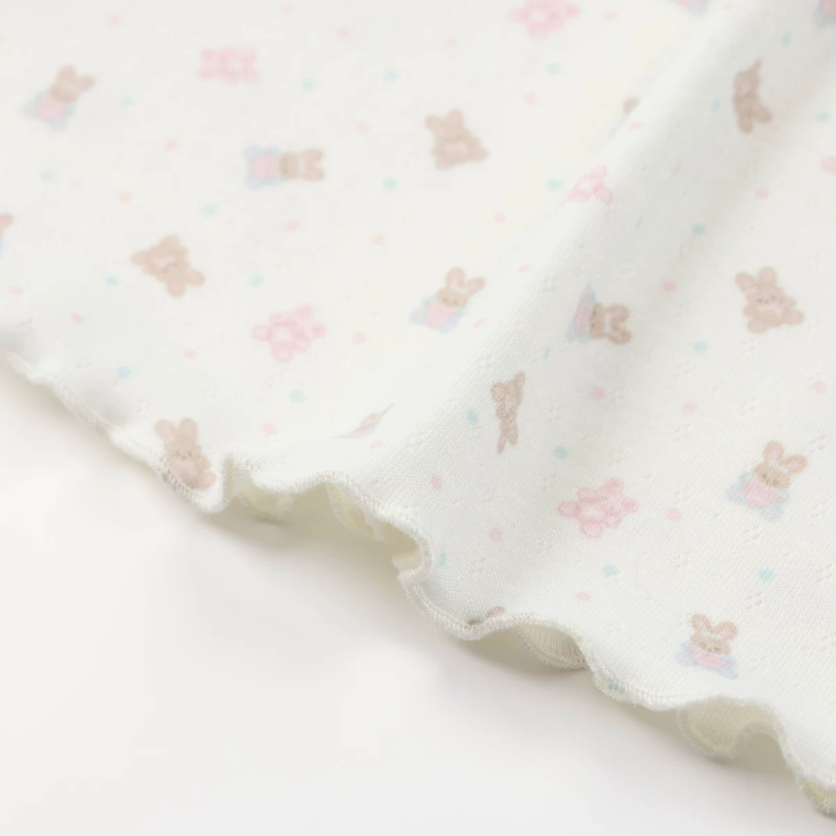ablueberry くま柄VネックTシャツ