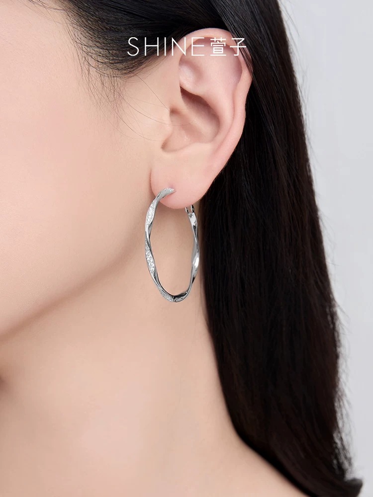 SHINE ツイストライン フープピアス