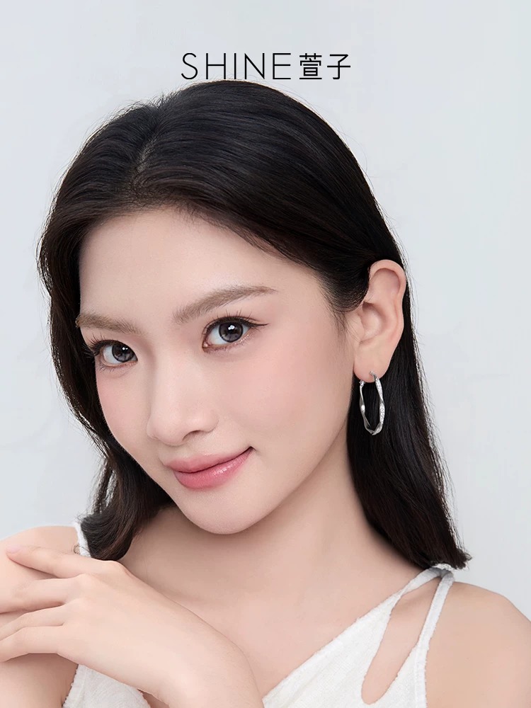 SHINE ツイストライン フープピアス
