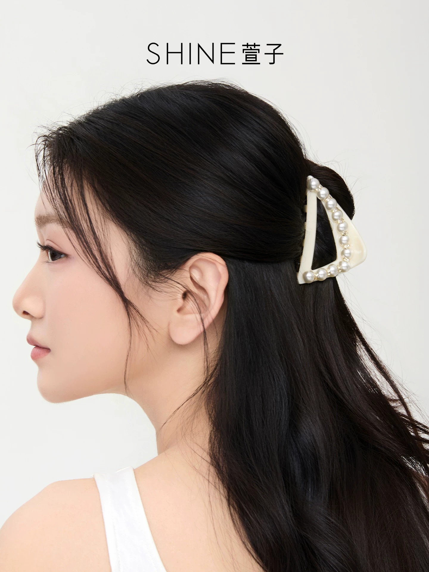 SHINE トライアングル パール調ヘアクリップ