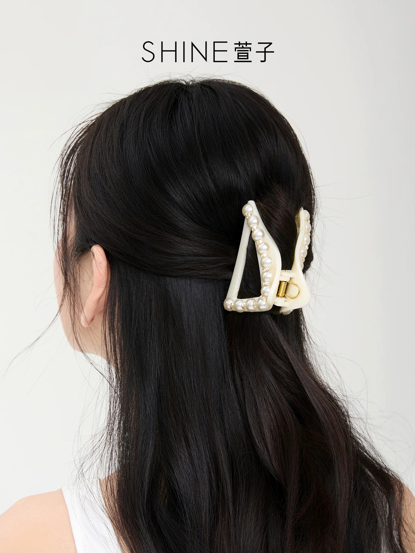 SHINE トライアングル パール調ヘアクリップ