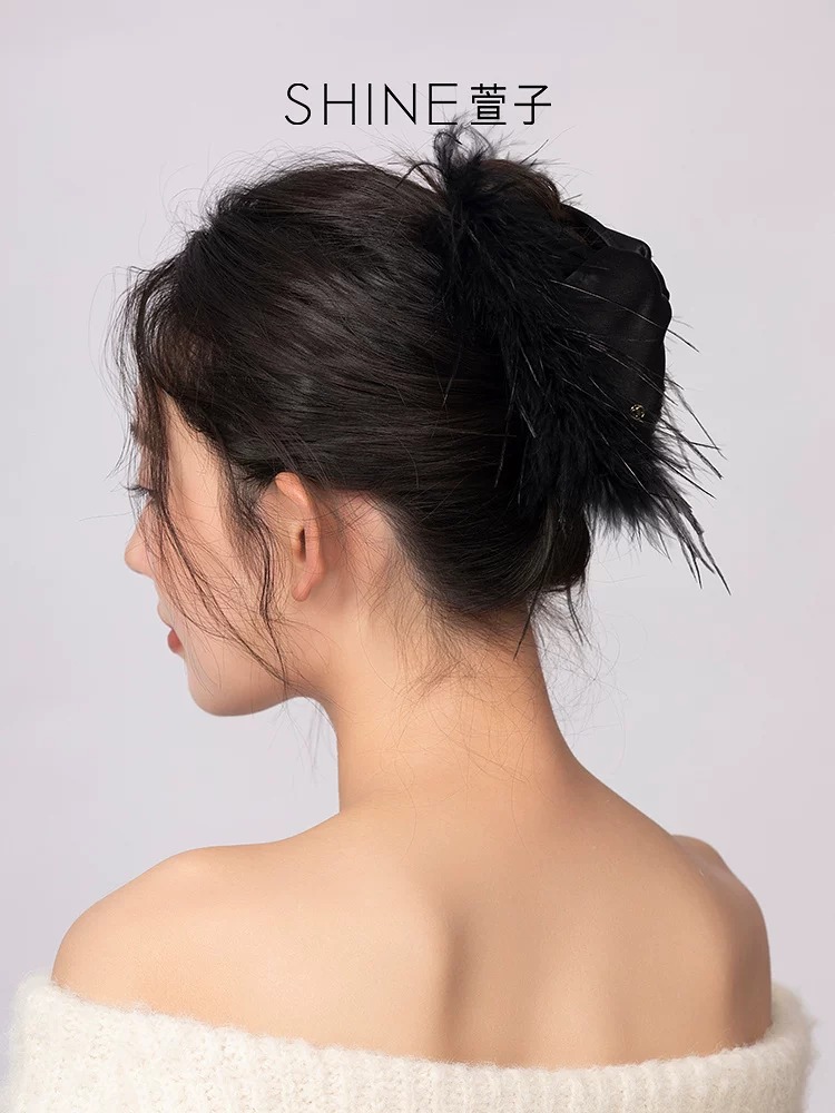 SHINE フェザー風 トライアングルヘアクリップ