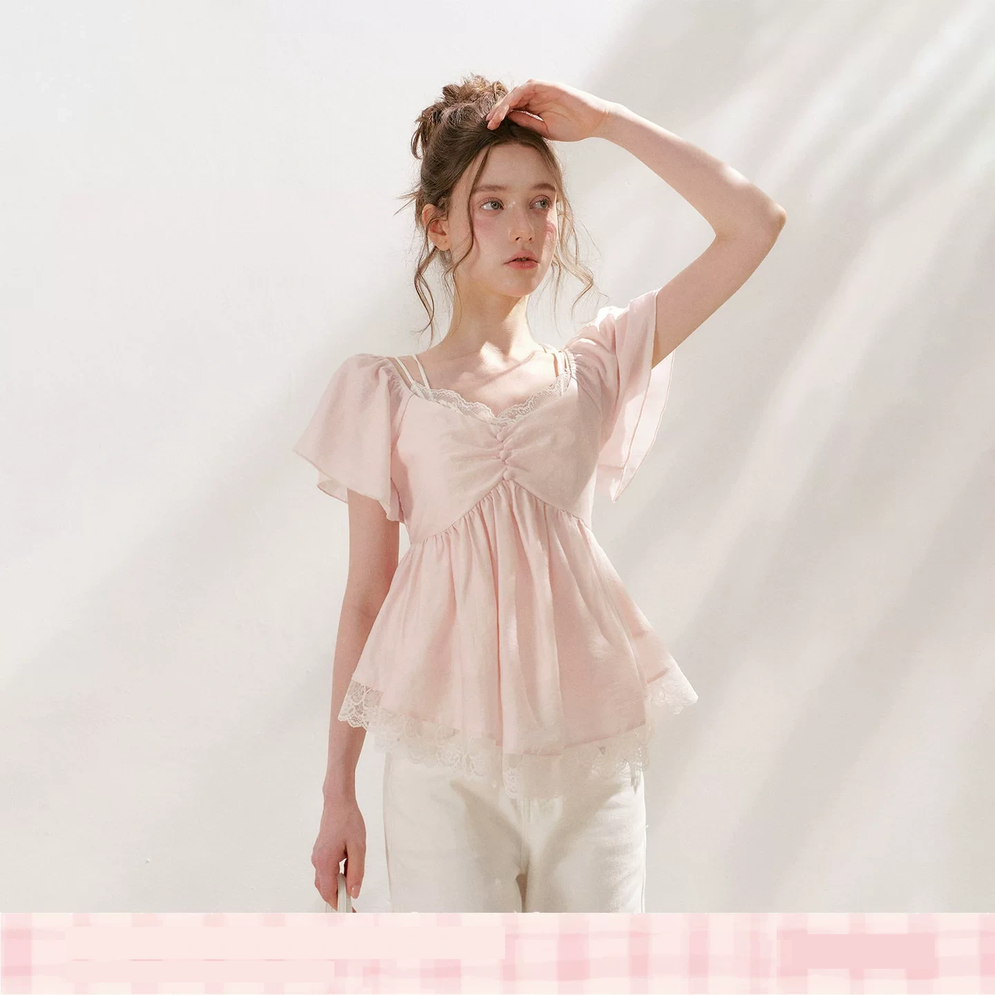 KROCHE レース Vネック Tシャツ