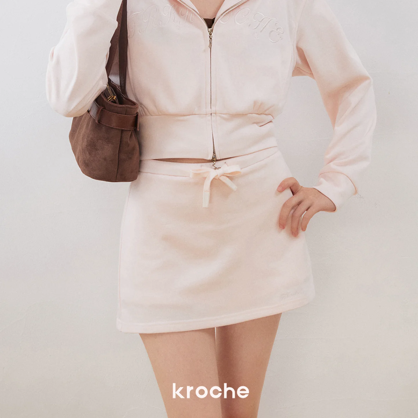 KROCHE 刺繍 配色 フード付き ハイウエスト セットアップ