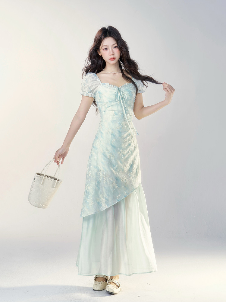 Wildberry スクエアネック 小花柄半袖ロングワンピース