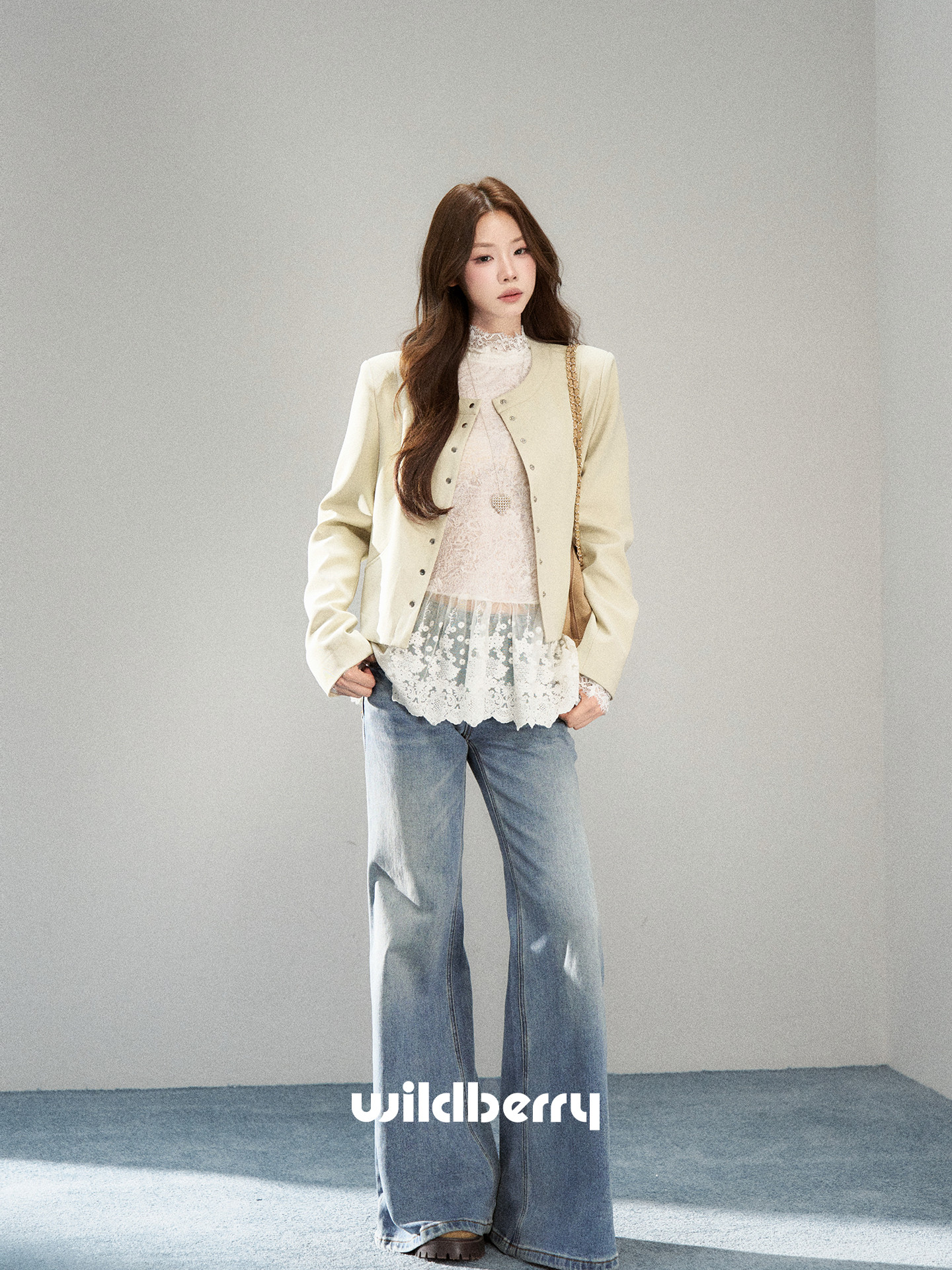 Wildberry 丸首ショートジャケット・レースシャツ