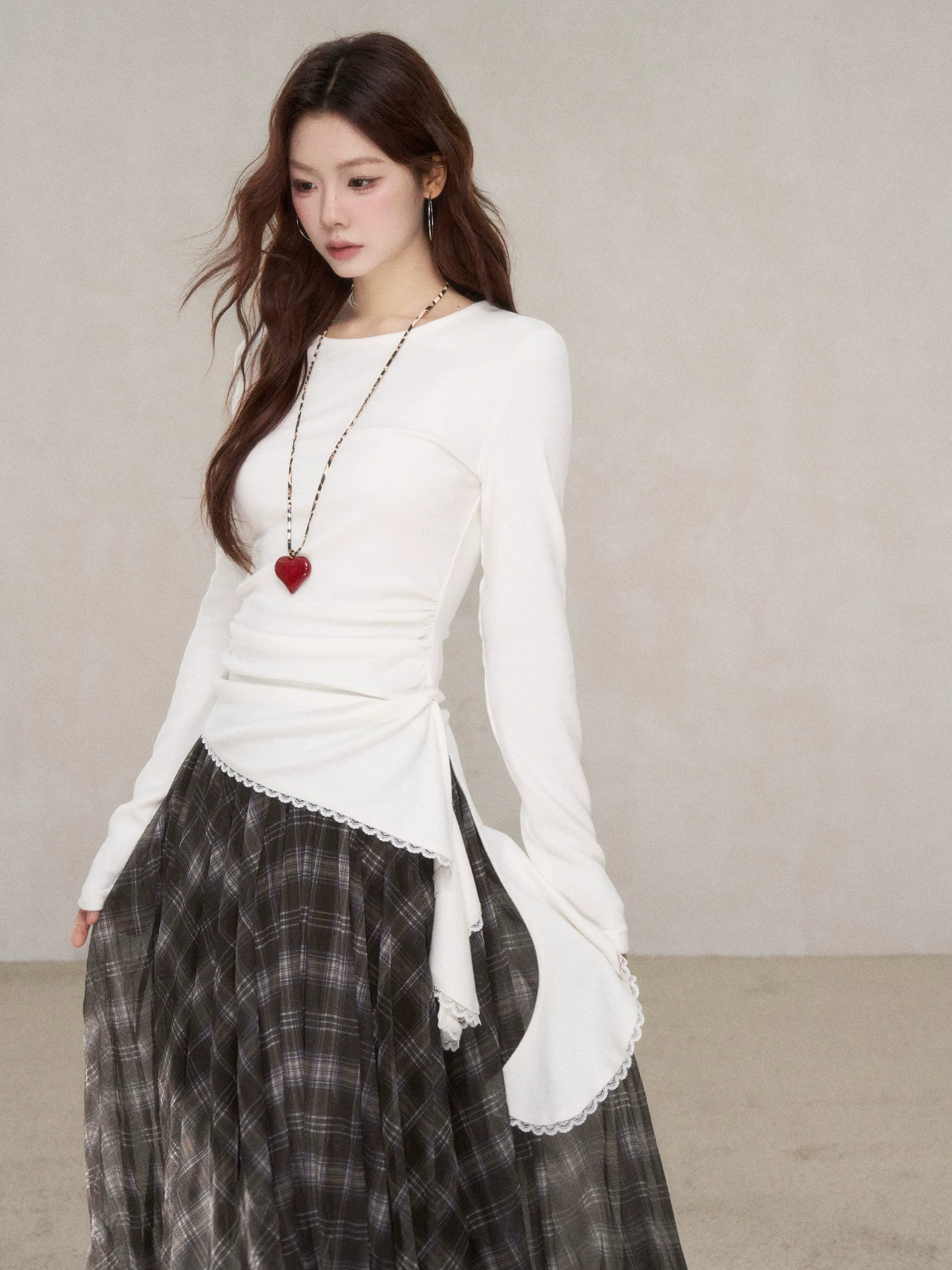 Wildberry アシンメトリーヘム 長袖カットソー