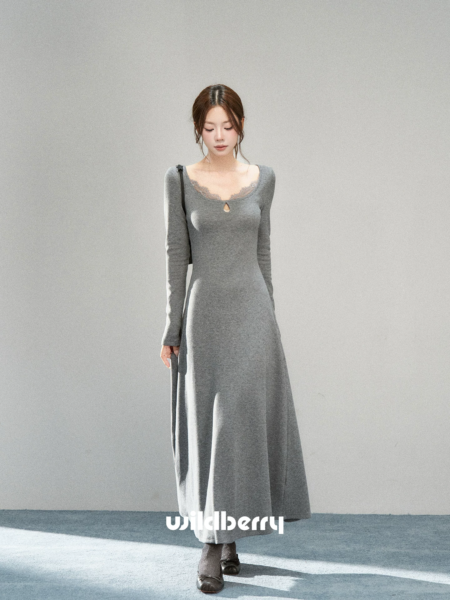 Wildberry ニットベスト・レースネックワンピース