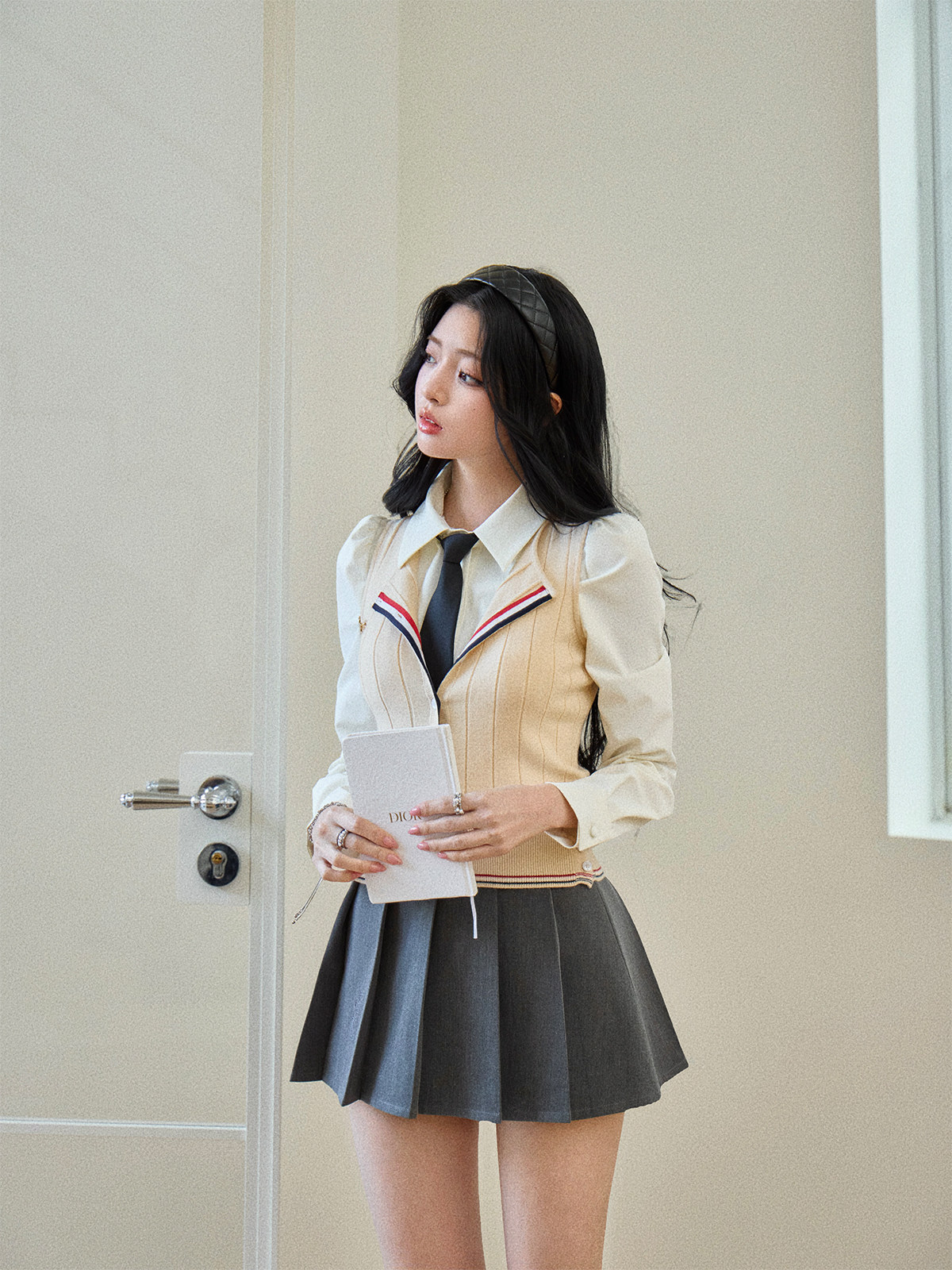 Two Narcissus ライン入りニットベスト / パフスリーブシャツ（各単品）