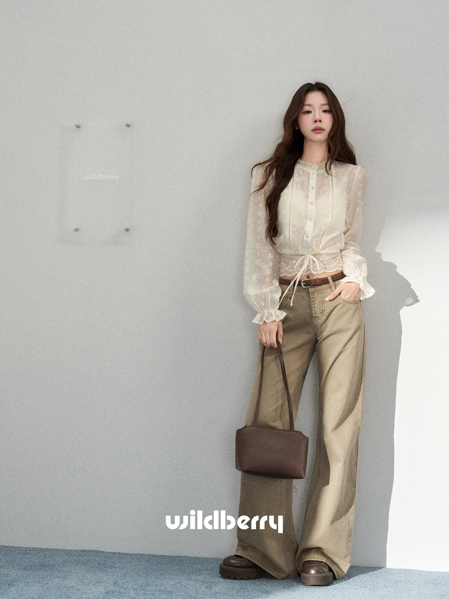 Wildberry カーキ ストレートデニムパンツ