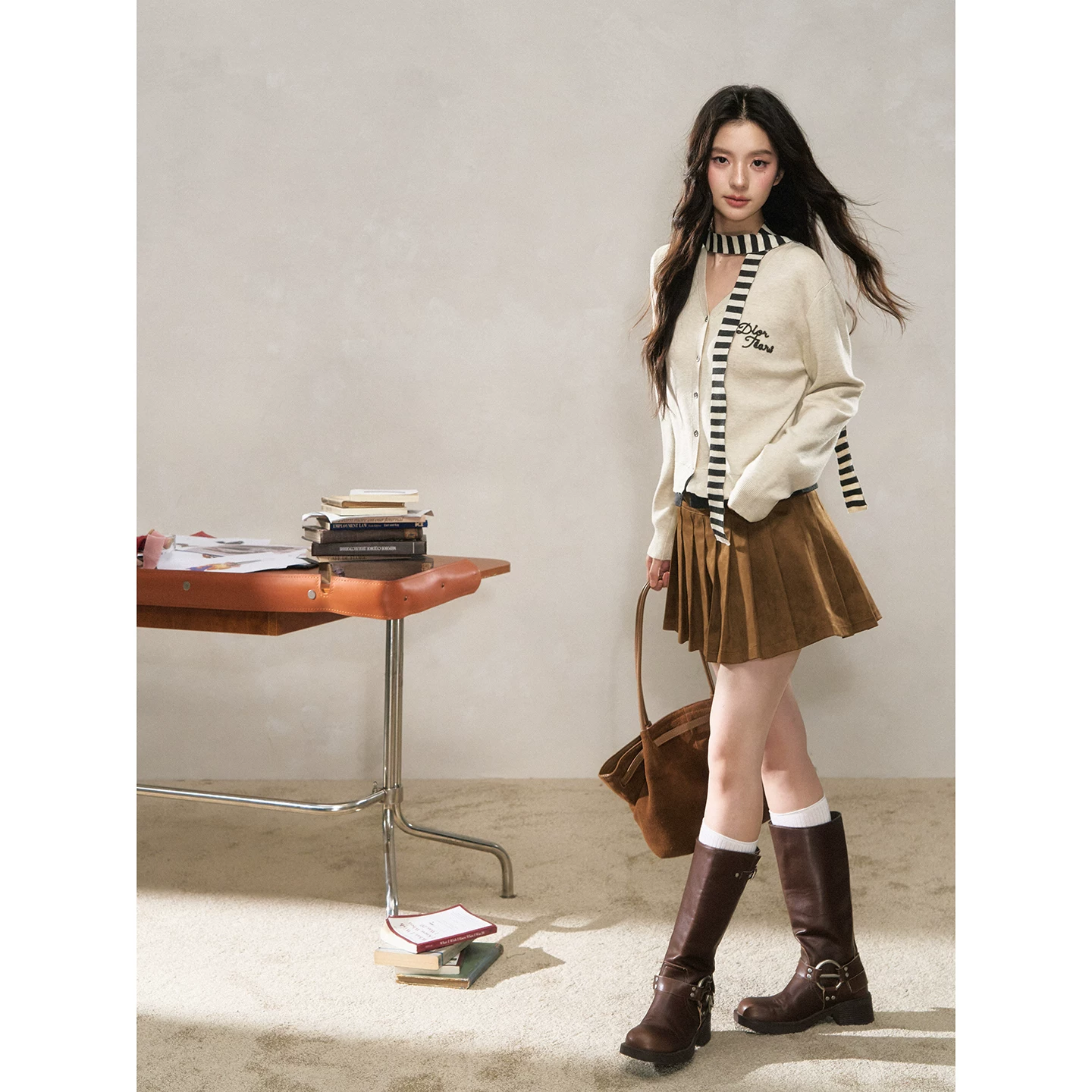 Wildberry Vネック ボタンニットカーディガン