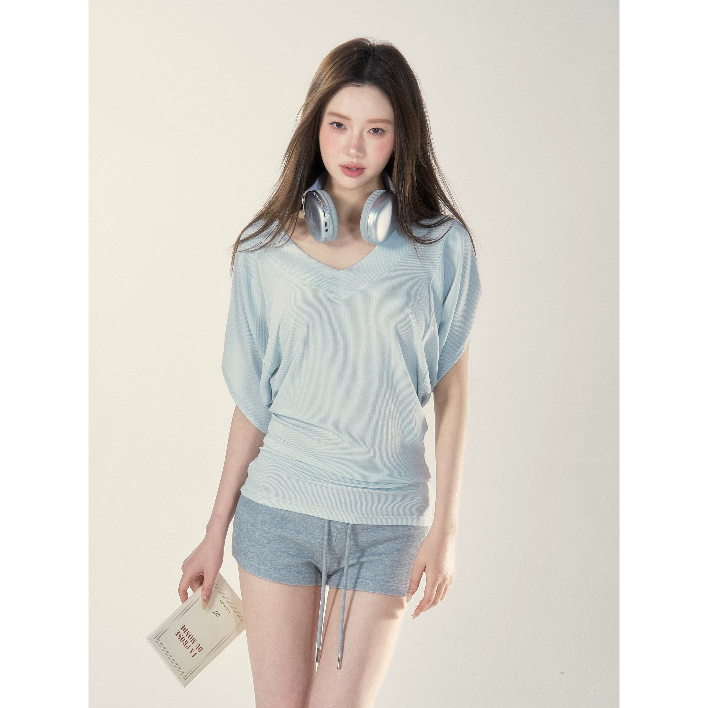 Wildberry ホワイト Vネックドルマン半袖Tシャツ