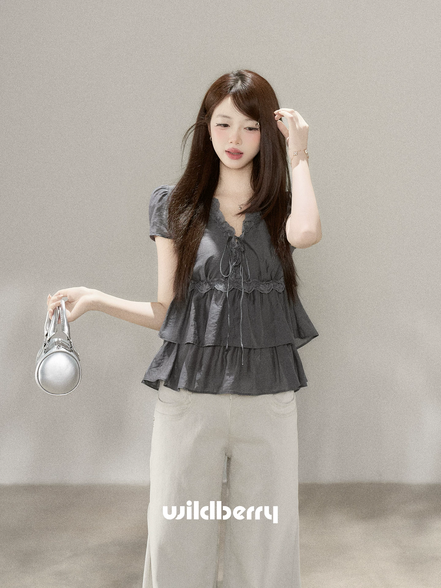 Wildberry Vネック 半袖シャツ