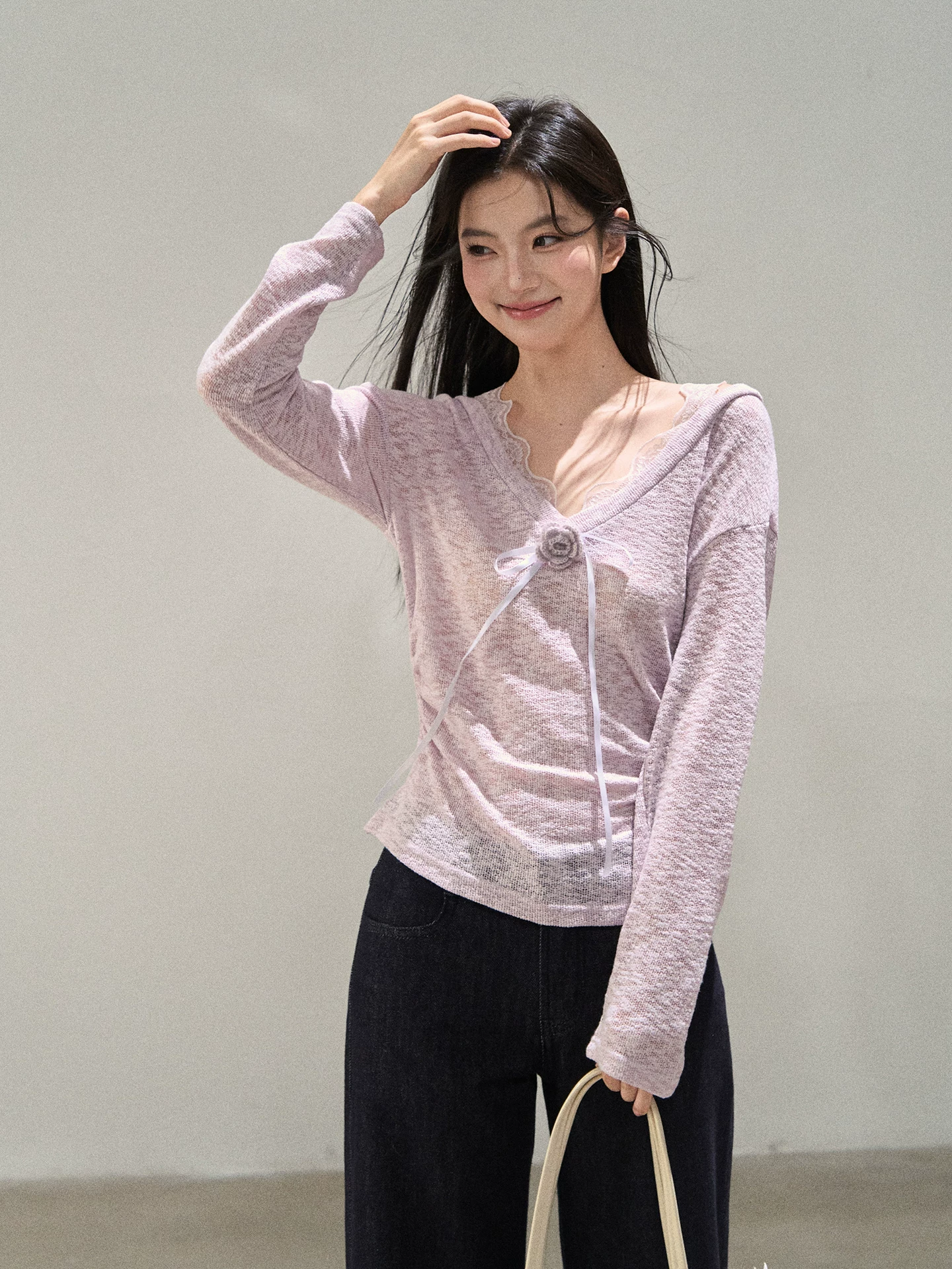 Wildberry Vネック レース切り替え長袖Tシャツ