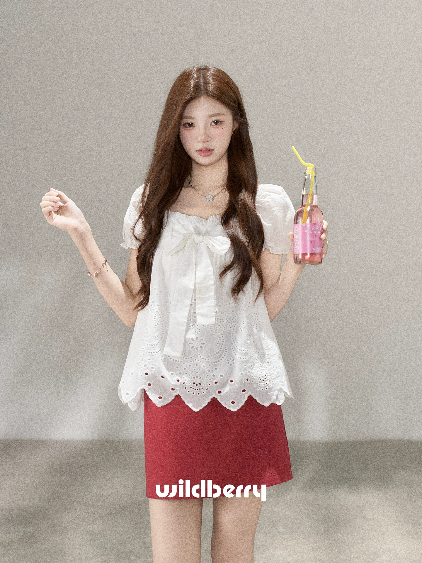 Wildberry ホワイト スクエアネック半袖ブラウス