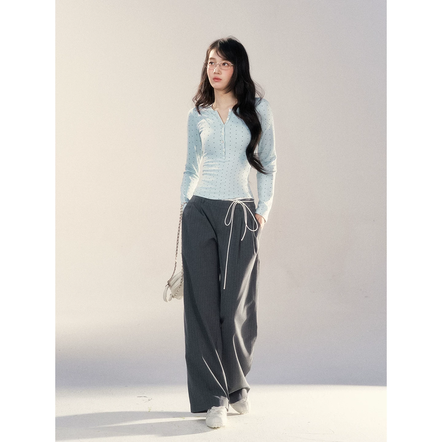 Wildberry Vネック 長袖Tシャツ