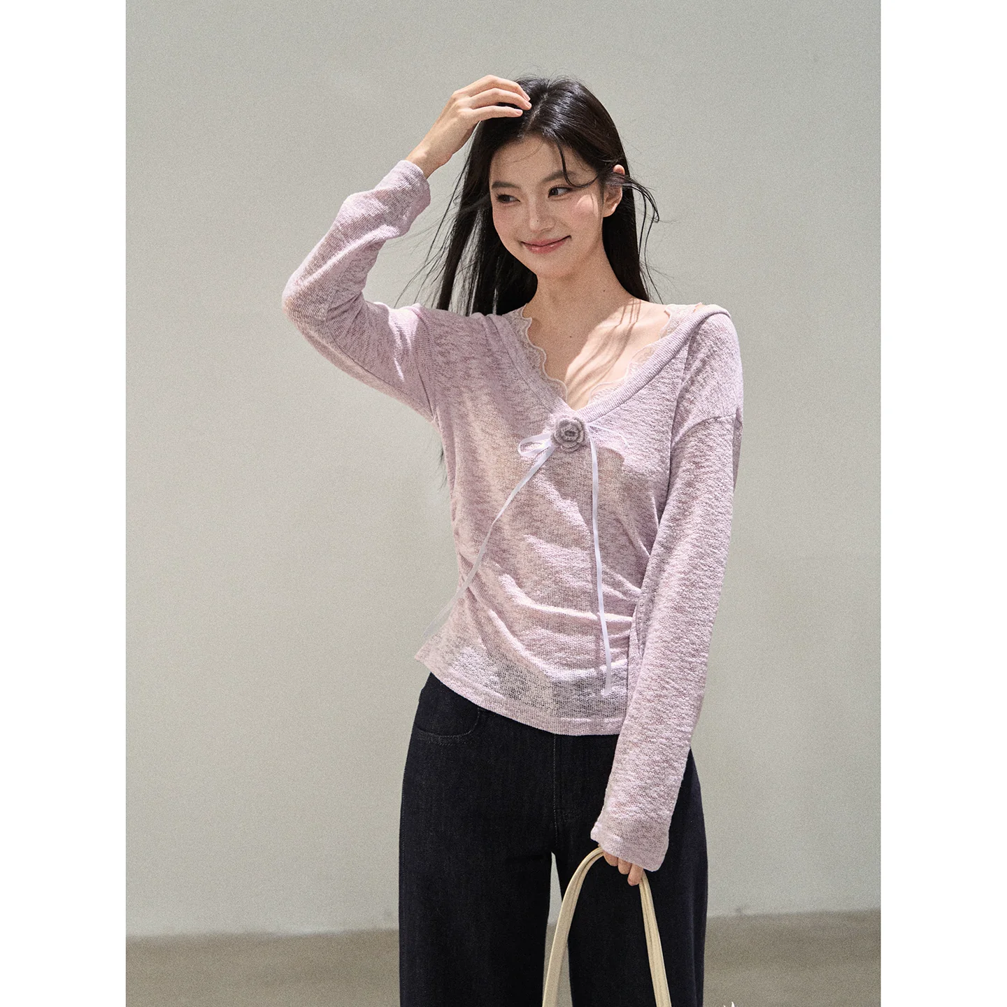 Wildberry Vネック レース切り替え長袖Tシャツ