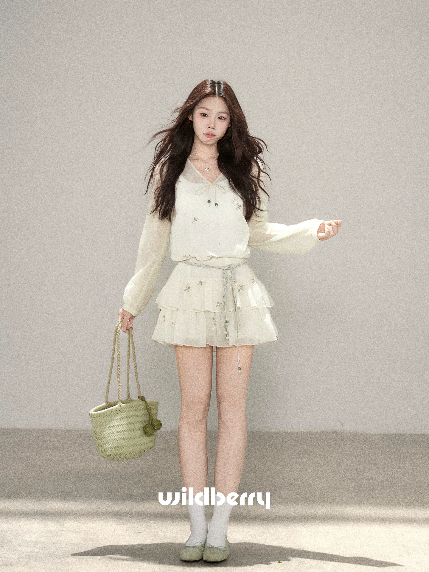 Wildberry Vネック 長袖ミニワンピース