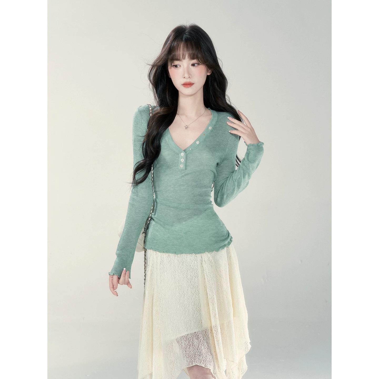 Wildberry Vネック 長袖Tシャツ