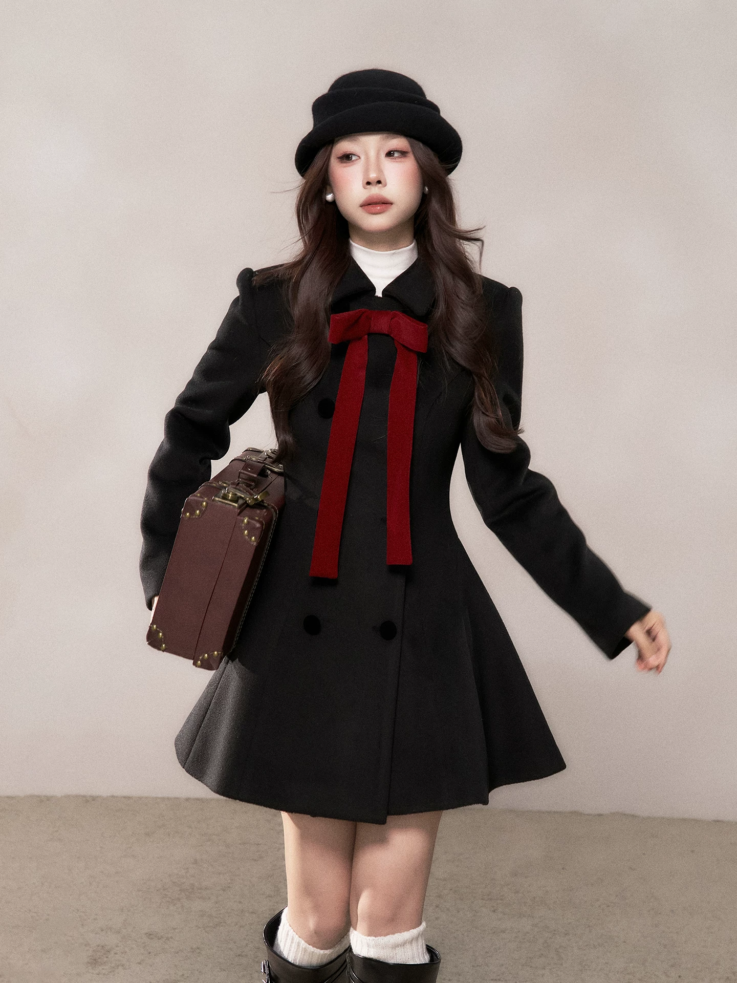Wildberry ブラック ミドル丈ウールコート