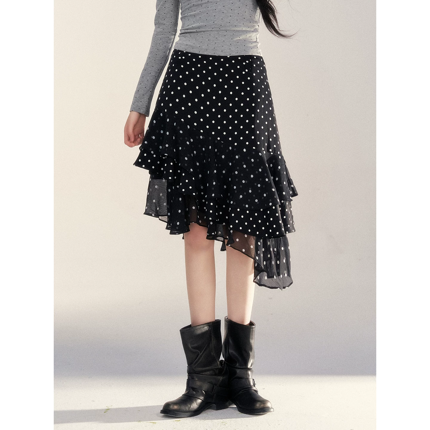 Wildberry ブラックドット アシンメトリーロングスカート