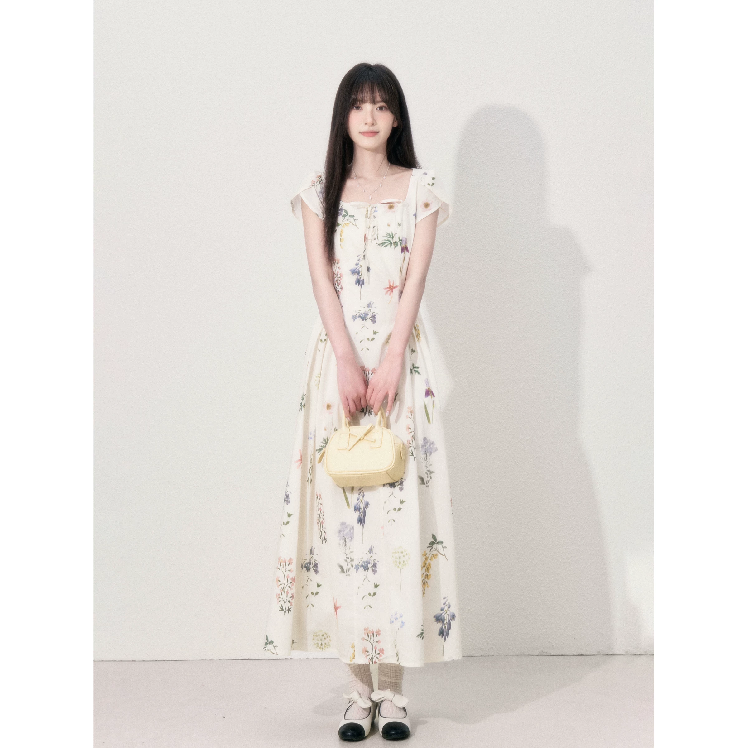 Wildberry スクエアネック 小花柄半袖ワンピース