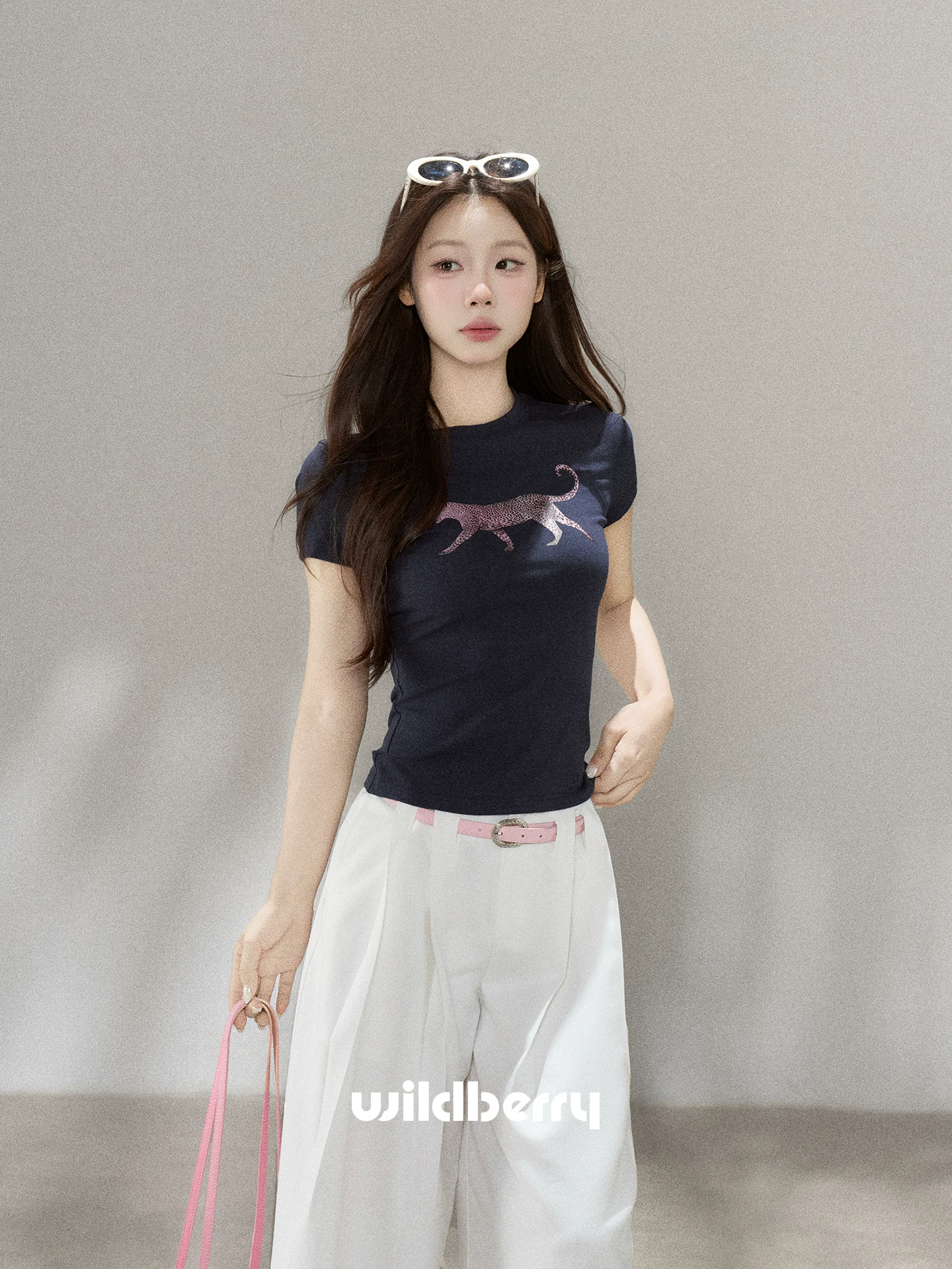 Wildberry ネイビー プリント半袖Tシャツ