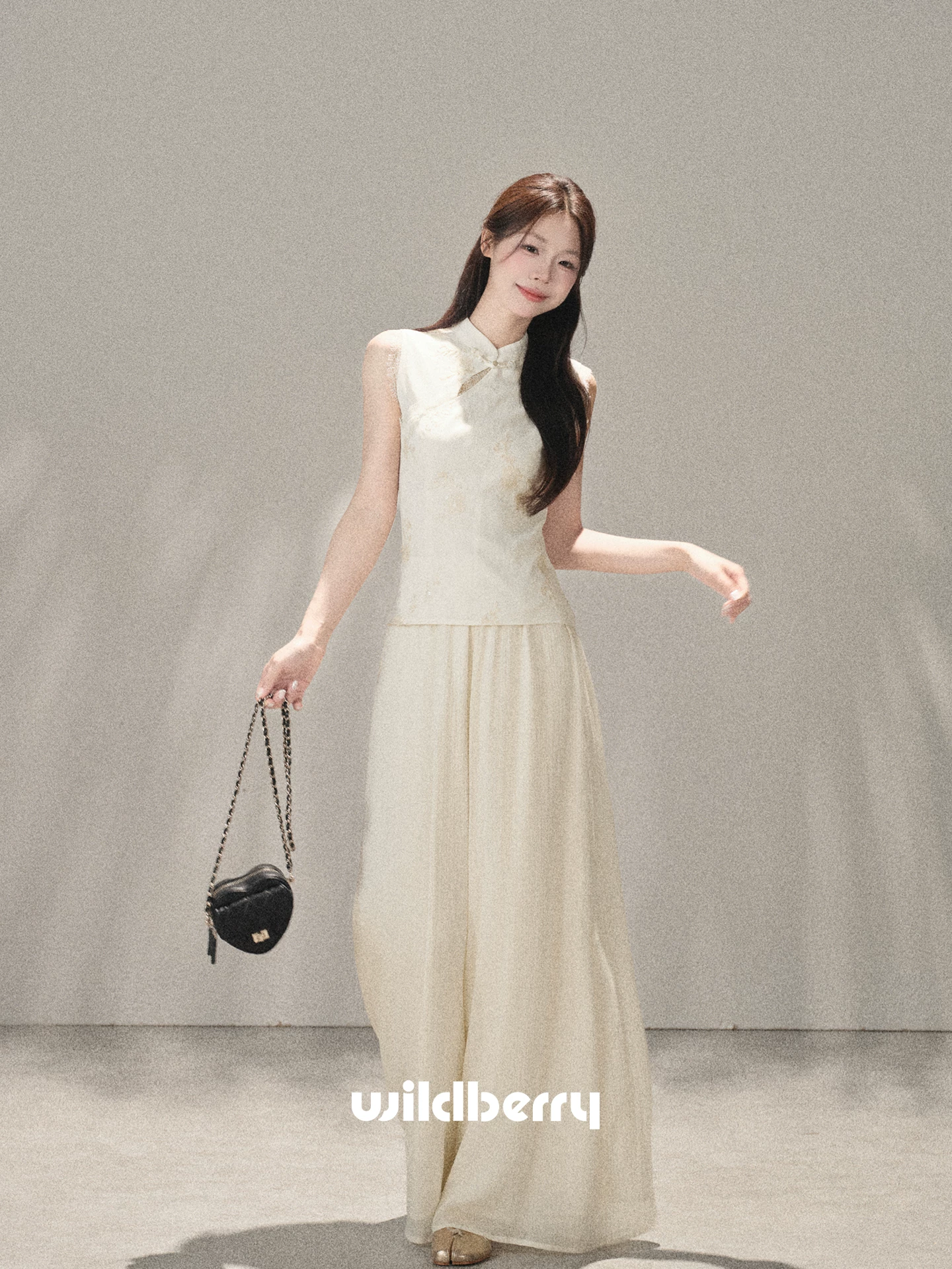 Wildberry ノースリーブシャツ＆シフォンパンツ