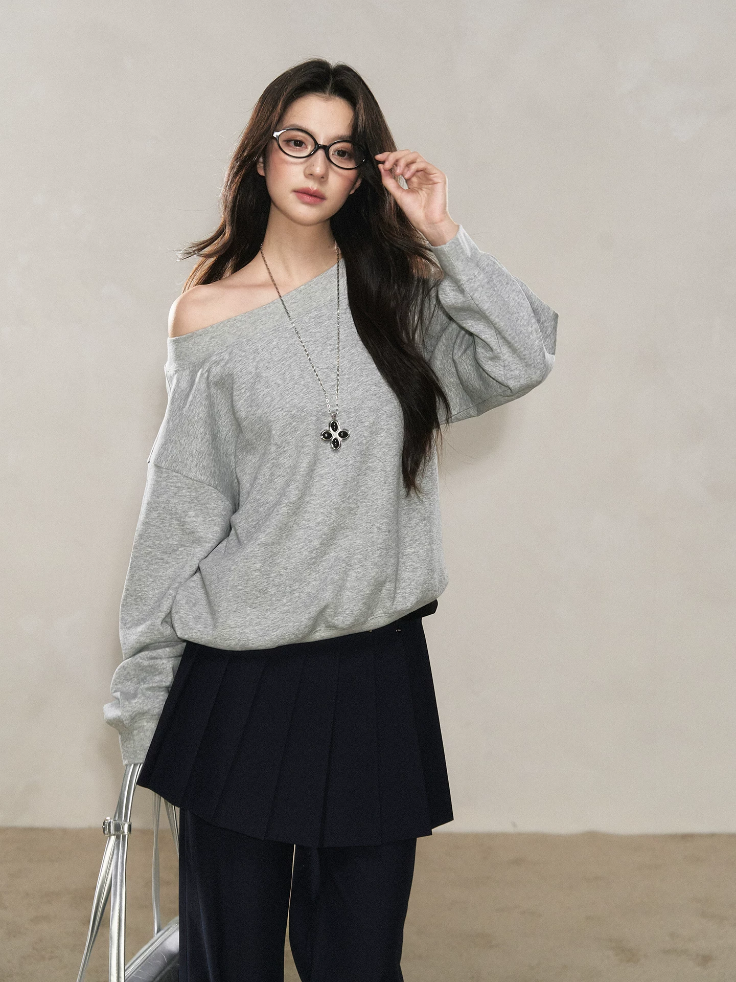 Wildberry グレー ワンショルダースウェット