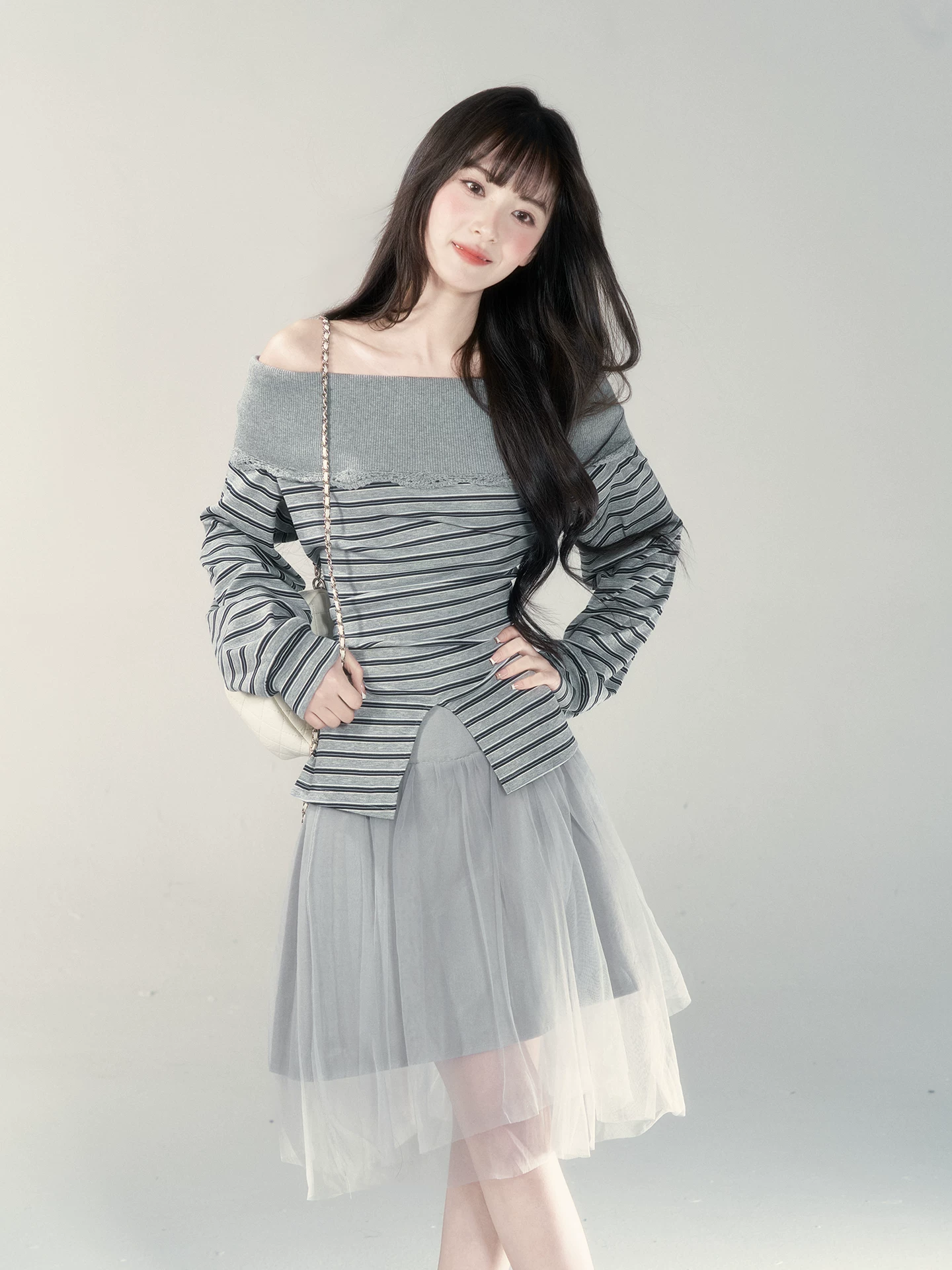 Wildberry オフショルダー ボーダーニット