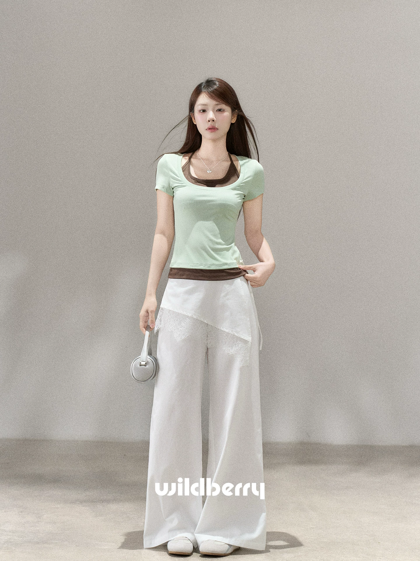 Wildberry オフホワイト エプロン風パンツ