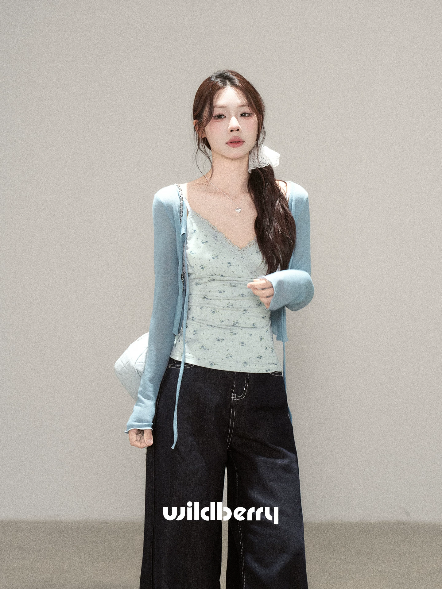 Wildberry ブルー クルーネックニットカーディガン