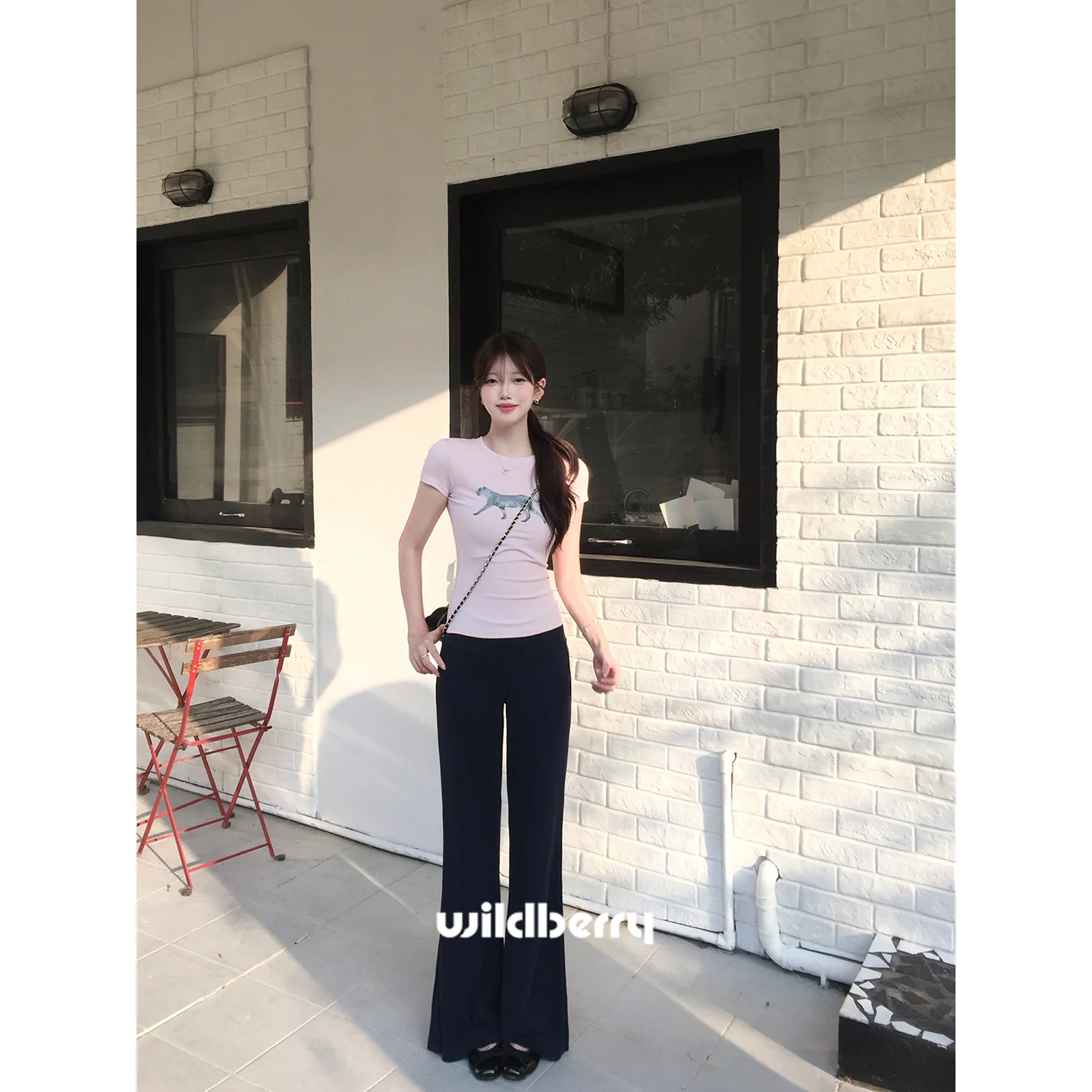 Wildberry ネイビー プリント半袖Tシャツ
