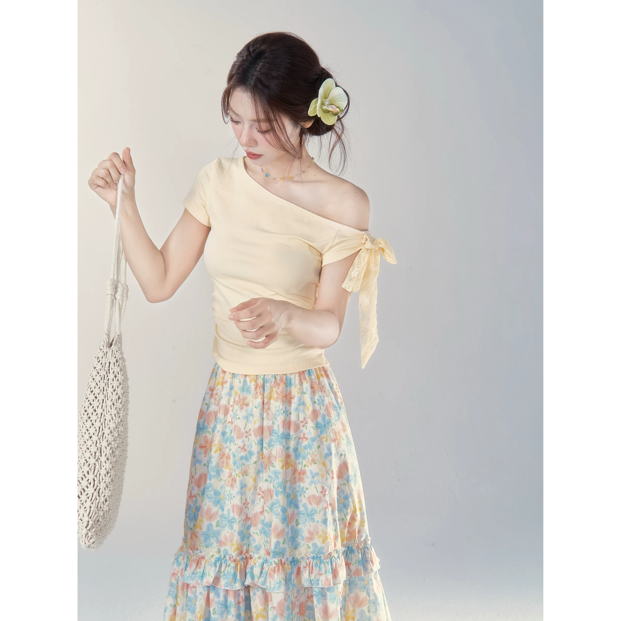 Wildberry ワンショルダー ツイスト半袖Tシャツ