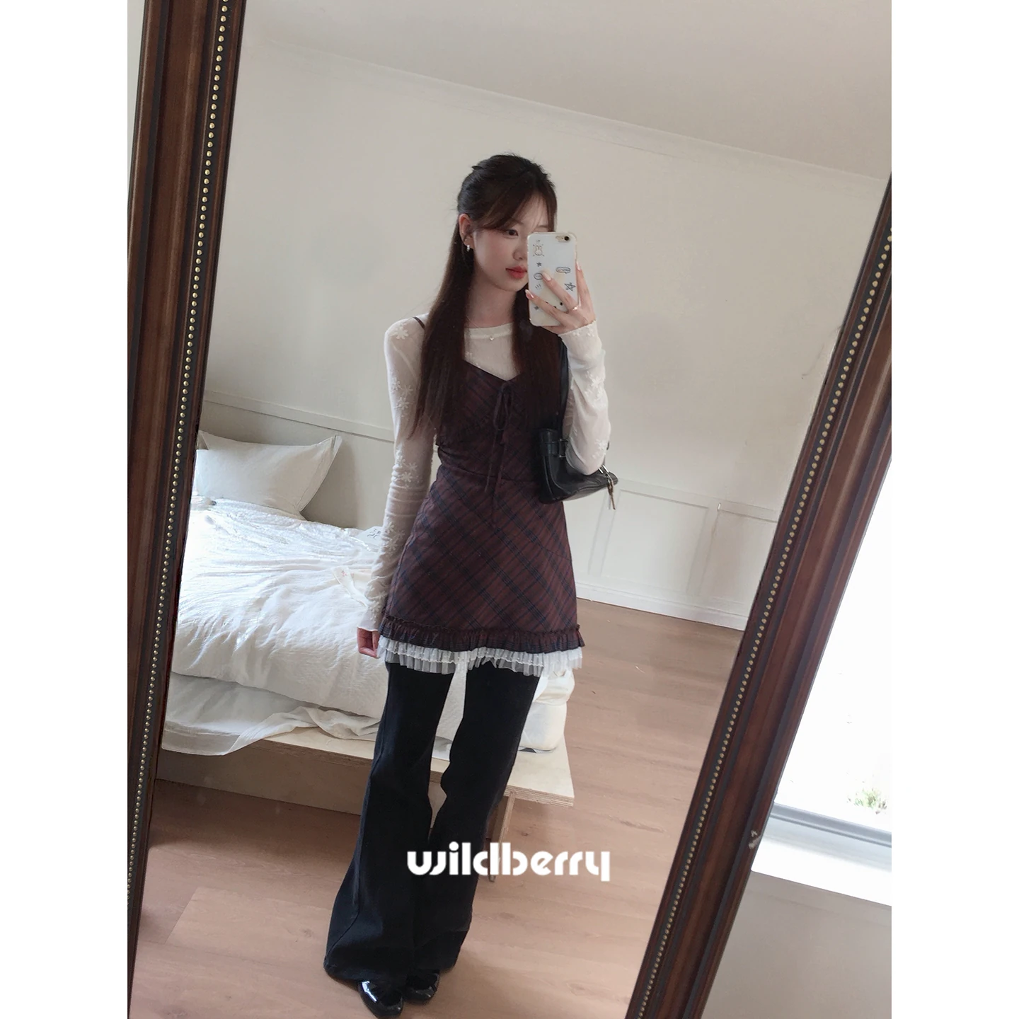 Wildberry ブラック フレアデニム