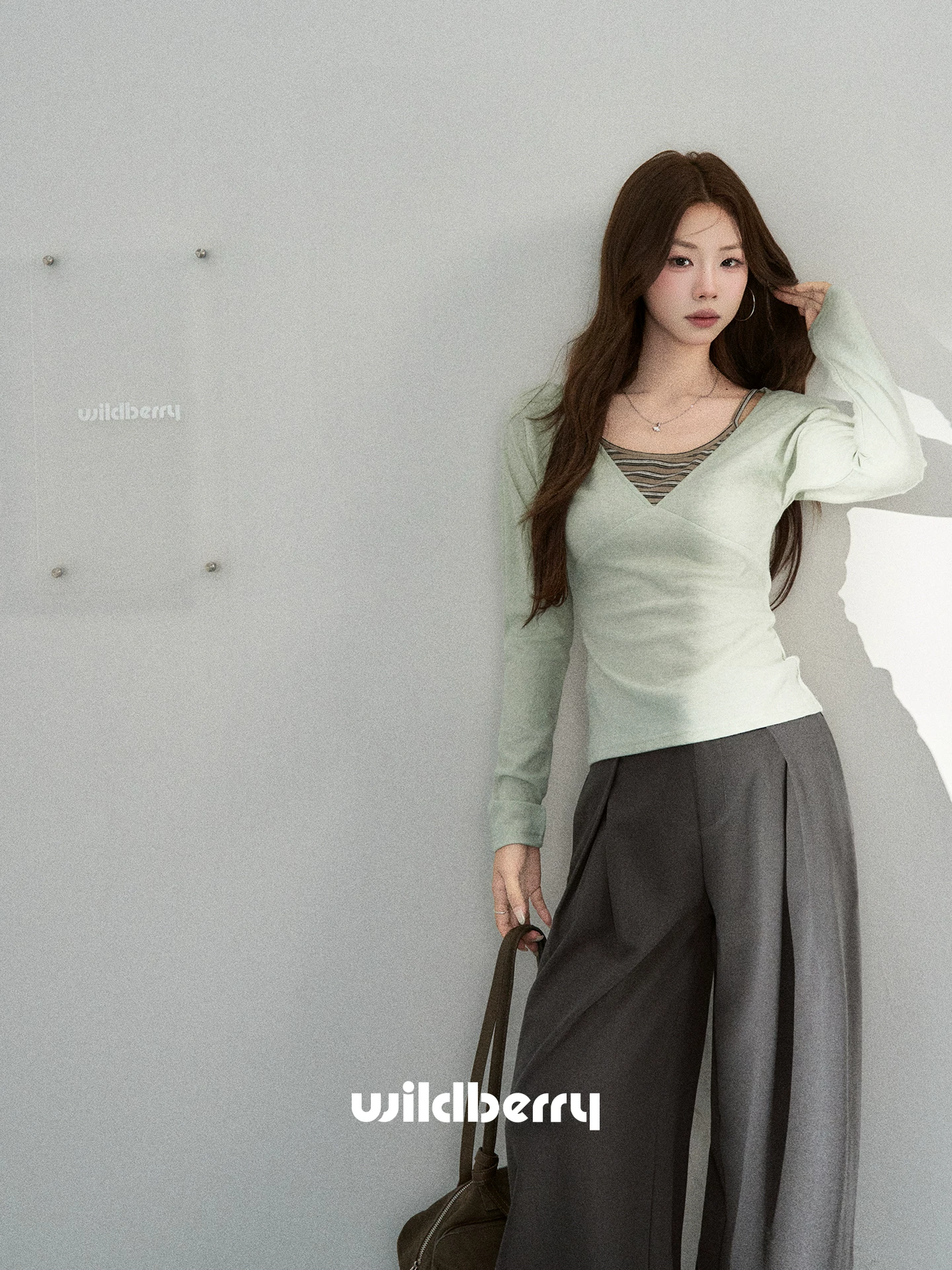Wildberry レイヤード風 ストライプVネックカットソー
