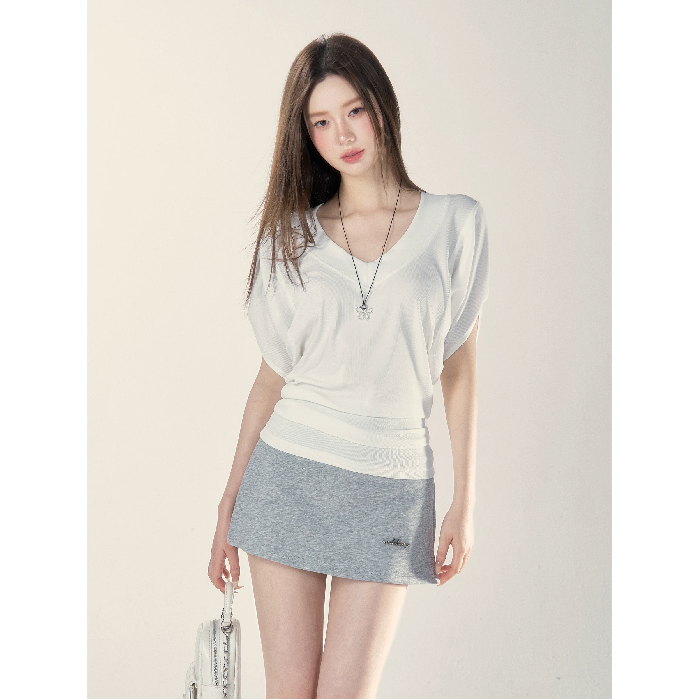 Wildberry ホワイト Vネックドルマン半袖Tシャツ